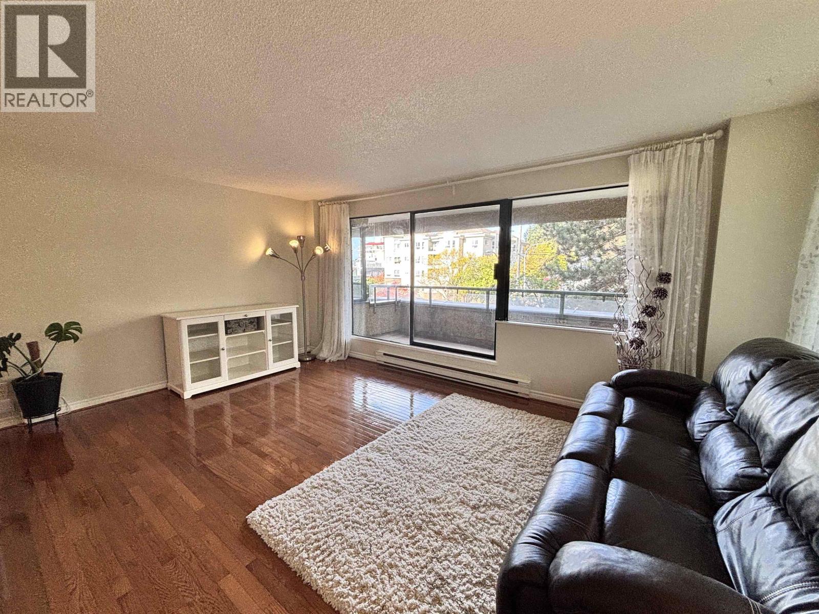 402 1026 QUEENS AVENUE, New Westminster