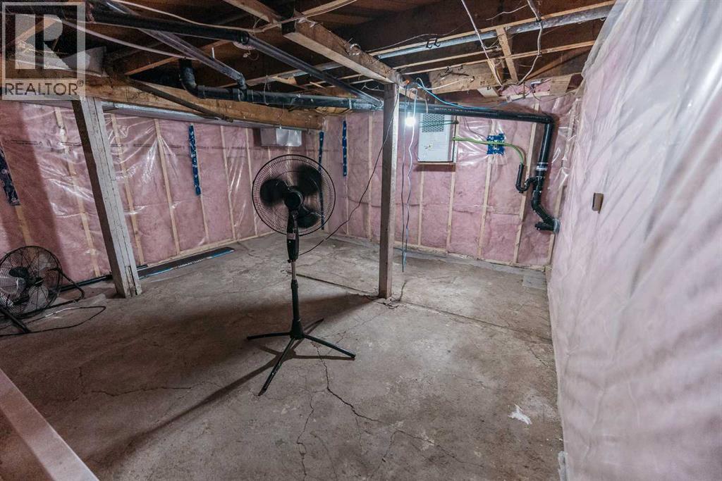 Single Family House Bungalow for Sale in   Avenue Rosedale Stettler 