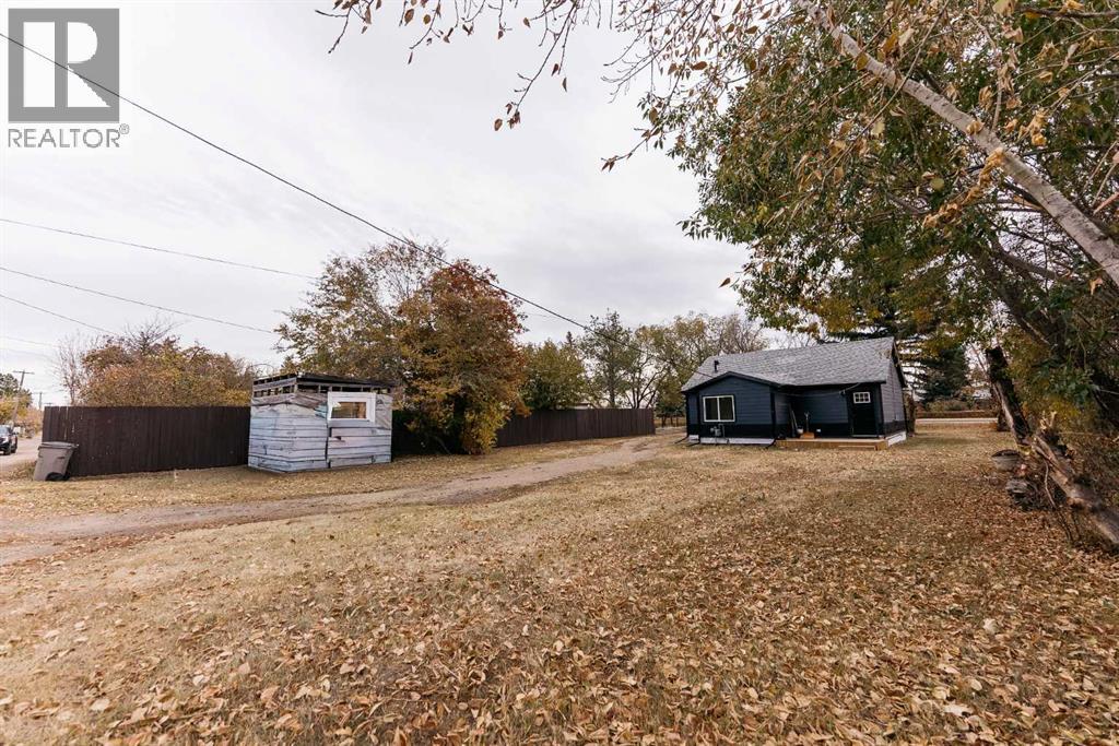 Single Family House Bungalow for Sale in   Avenue Rosedale Stettler 