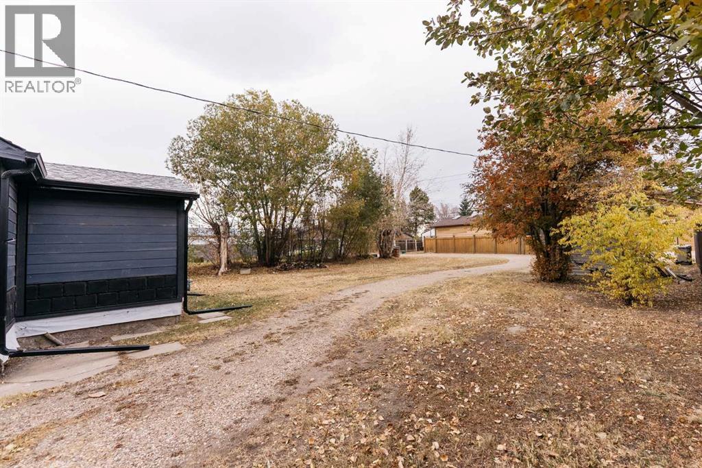 Single Family House Bungalow for Sale in   Avenue Rosedale Stettler 