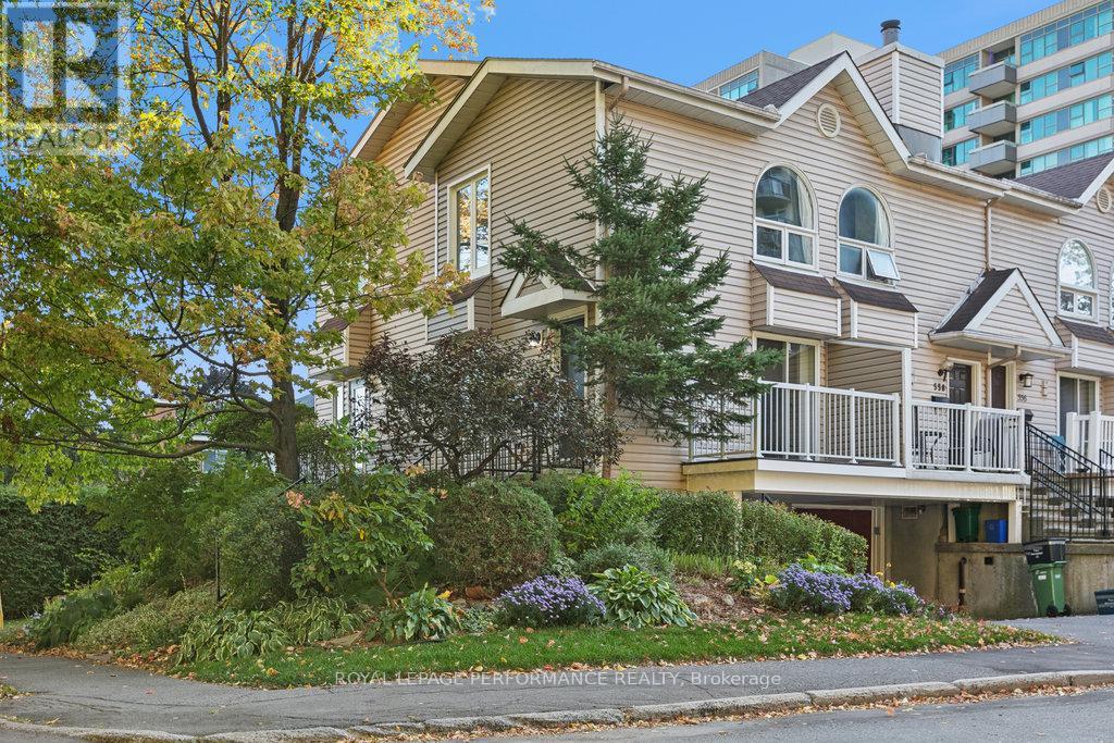 Welcome to 560 Thomson St