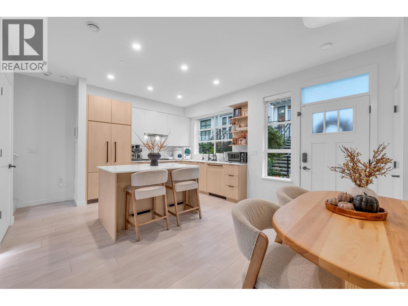 128 2045 HERITAGE PARK LANE, North Vancouver