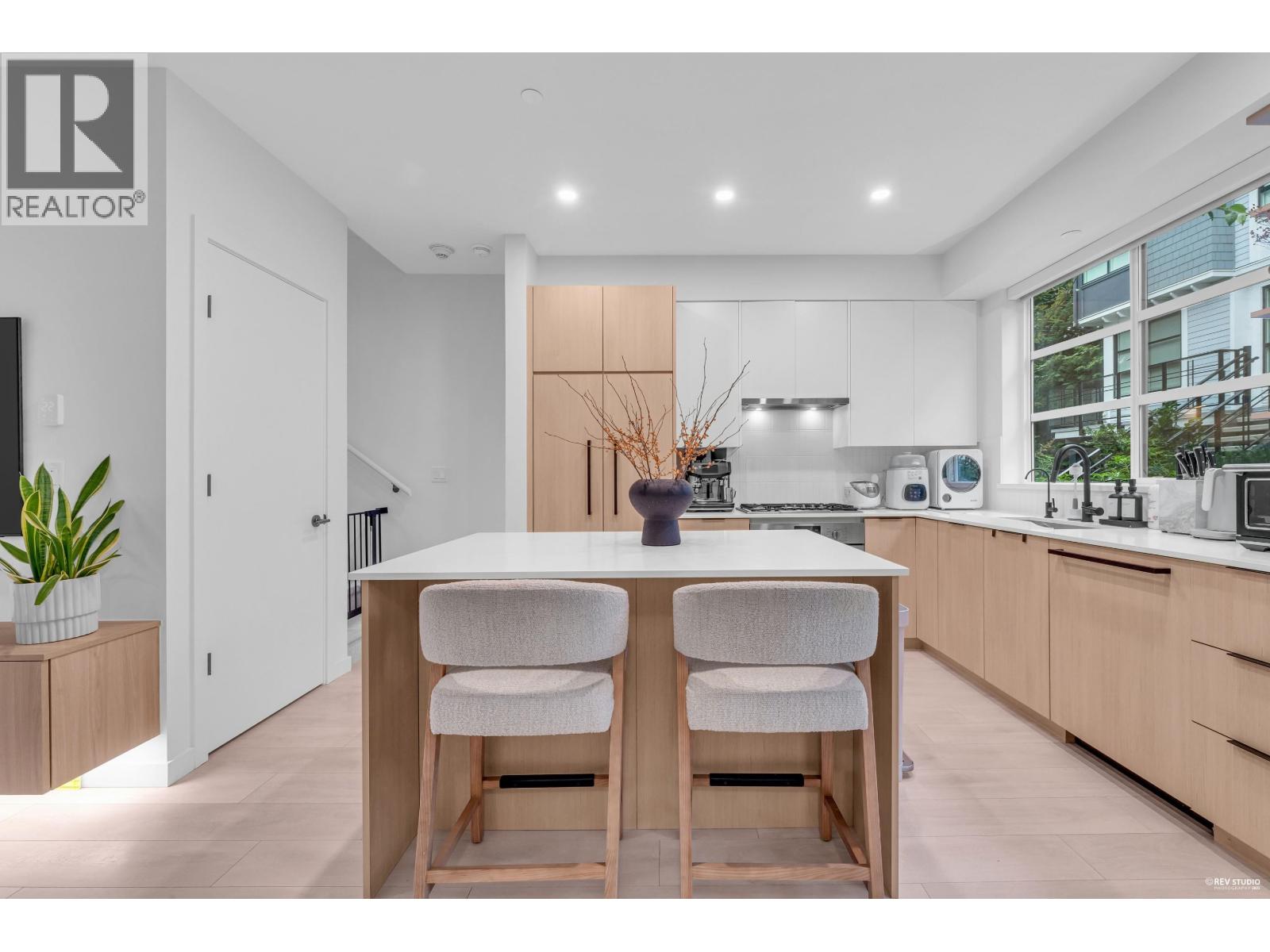 128 2045 HERITAGE PARK LANE, North Vancouver
