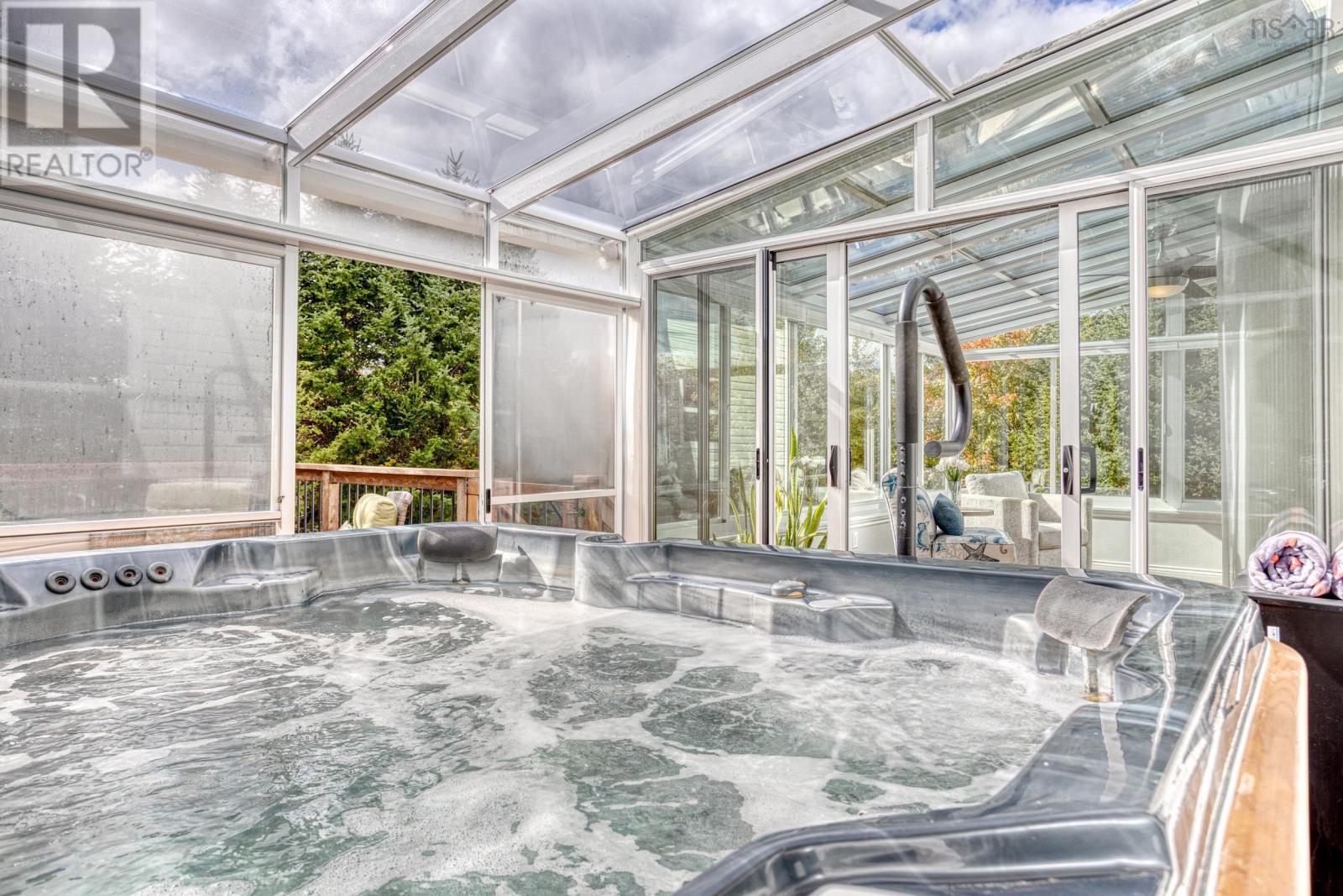 Property 29 of 49 of 55 SUMMIT Crescent