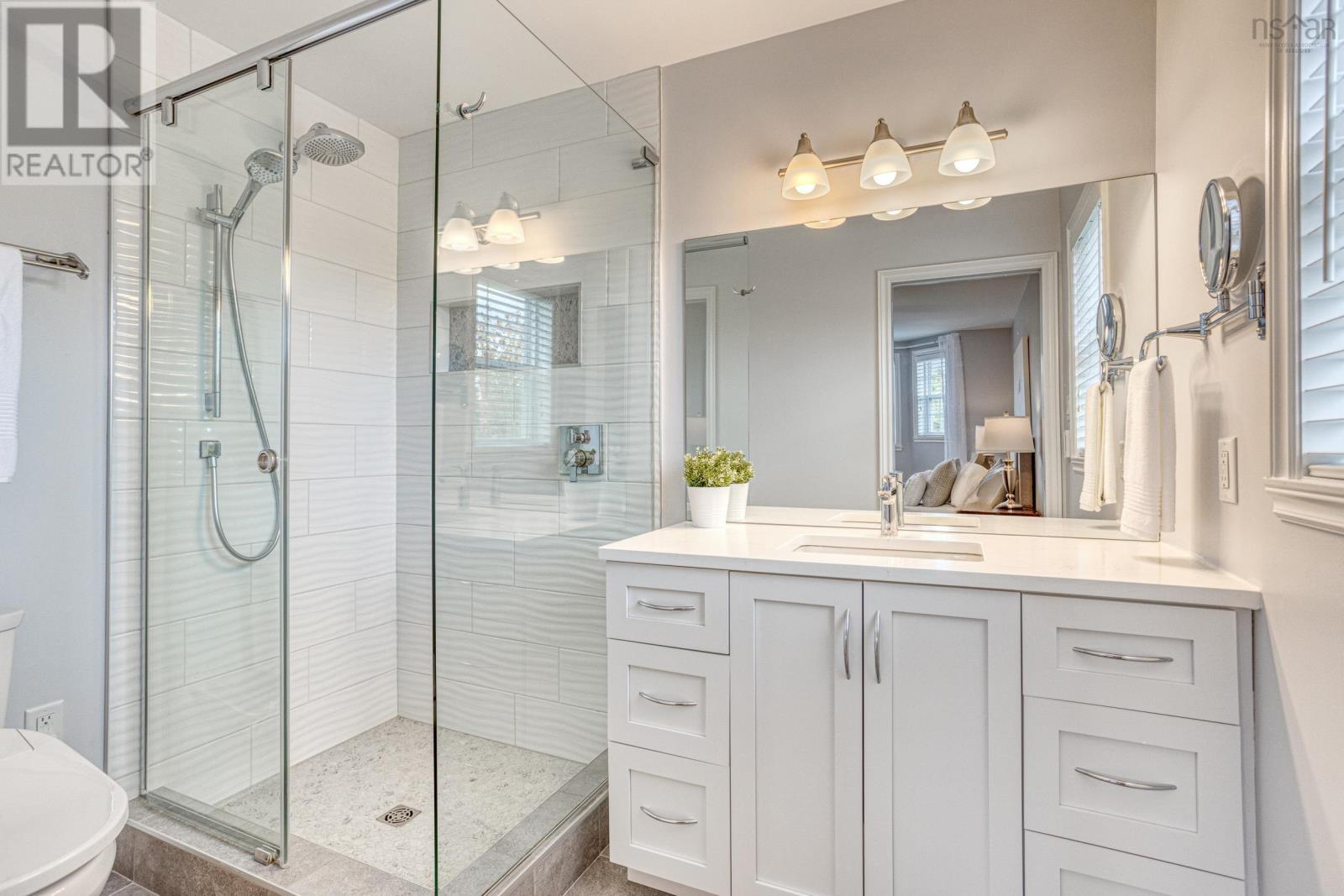 Property 40 of 49 of 55 SUMMIT Crescent