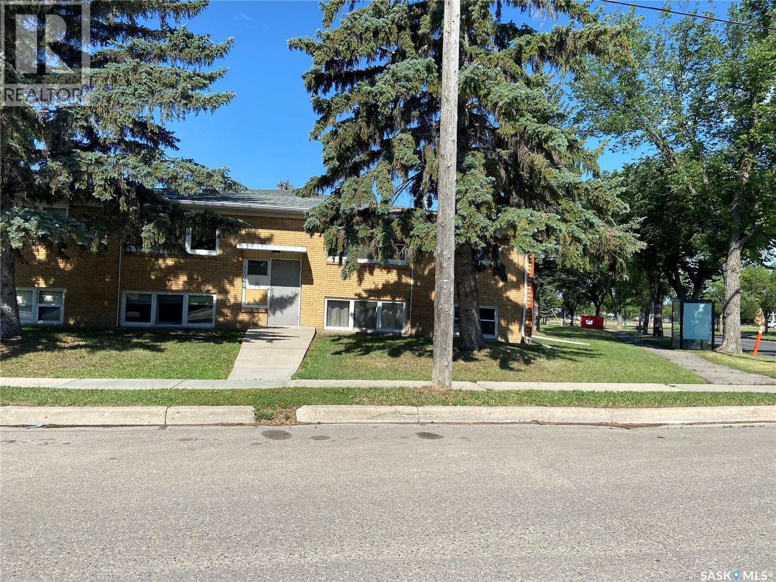Multi-family House Low rise for Sale in  McIntosh STREET Regina 
