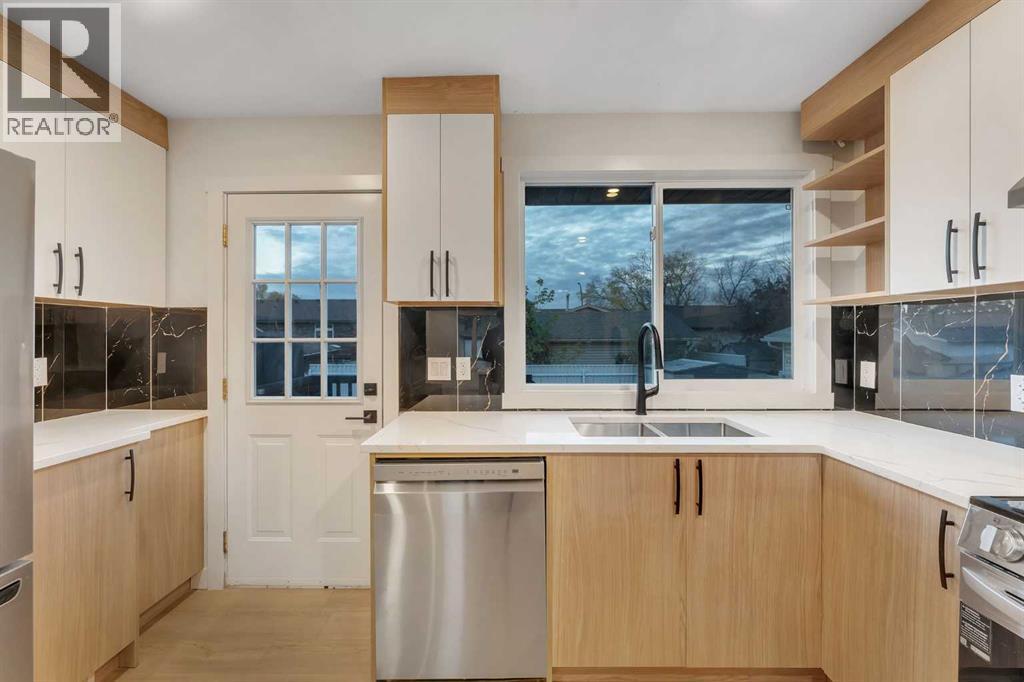 Single Family House Bi-level for Sale in  Lysander Place SE Ogden Calgary 