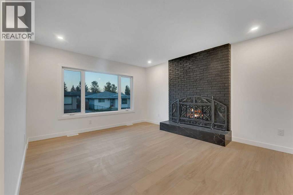 Single Family House Bi-level for Sale in  Lysander Place SE Ogden Calgary 