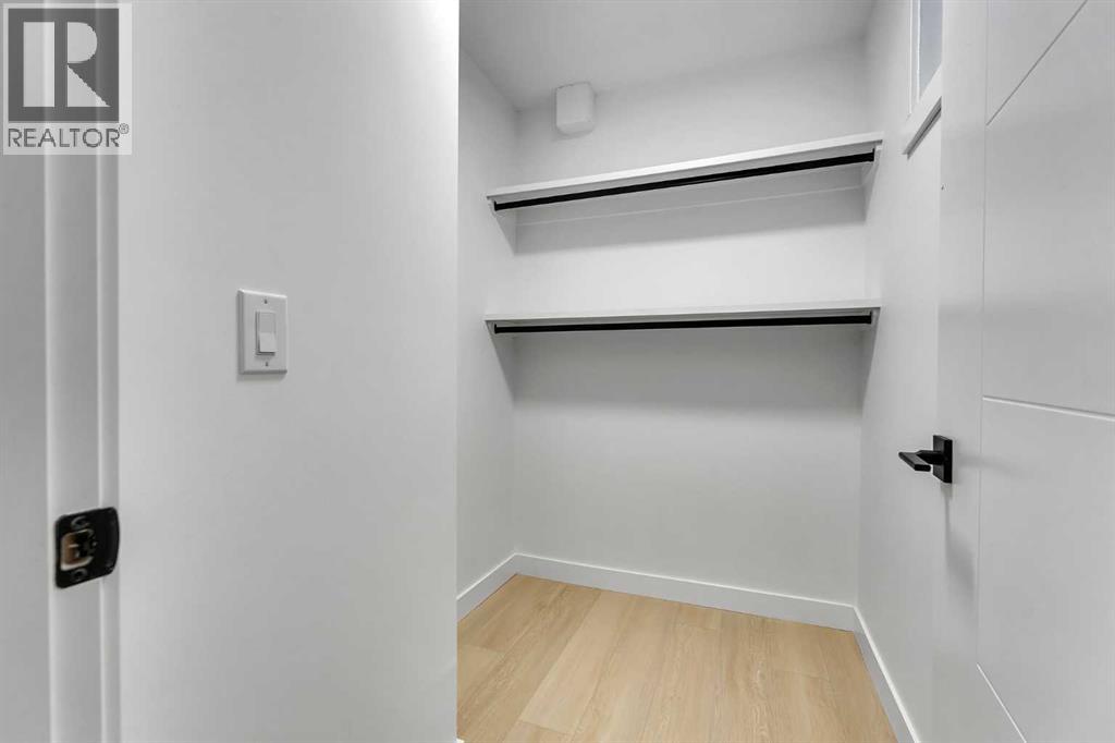 Single Family House Bi-level for Sale in  Lysander Place SE Ogden Calgary 