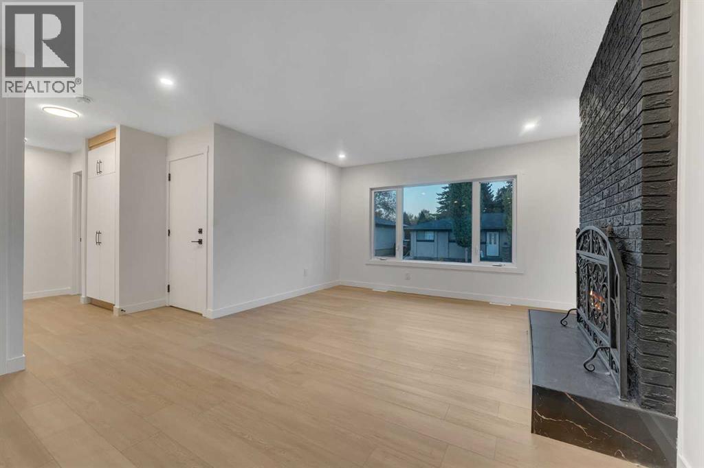 Single Family House Bi-level for Sale in  Lysander Place SE Ogden Calgary 