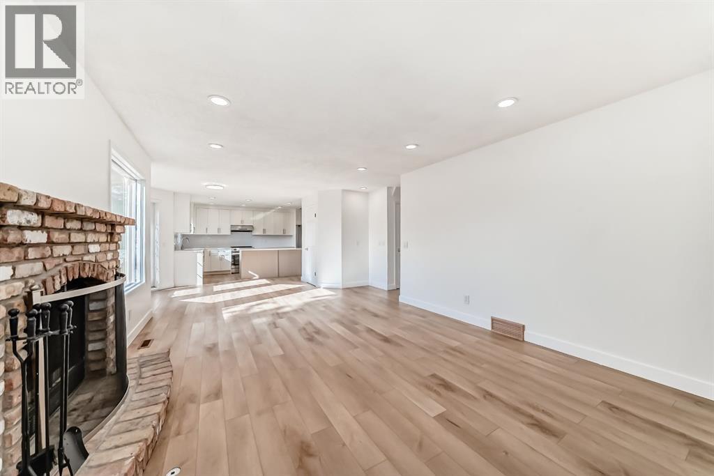 Single Family House for Sale in  Signature Close SW Signal Hill Calgary 