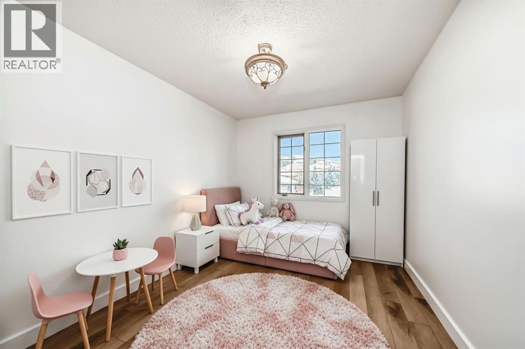 Single Family House for Sale in  Signature Close SW Signal Hill Calgary 