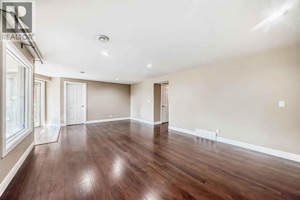 Single Family House for Sale in  Signature Close SW Signal Hill Calgary 