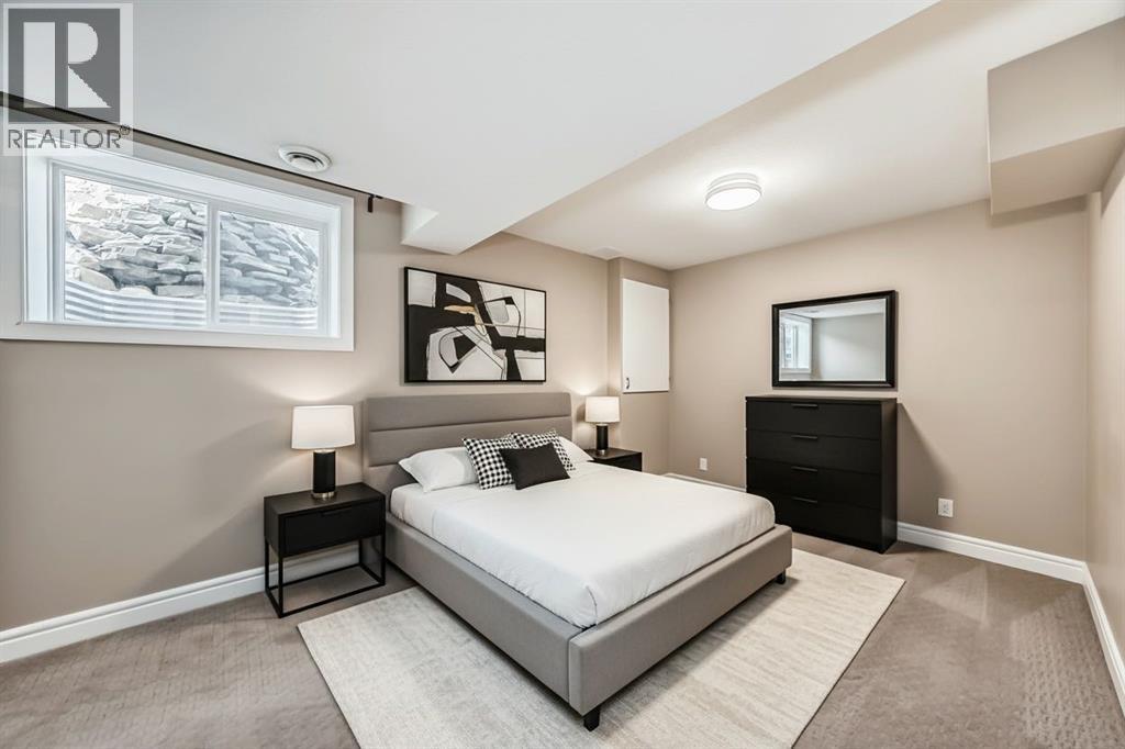 Single Family House for Sale in  Signature Close SW Signal Hill Calgary 