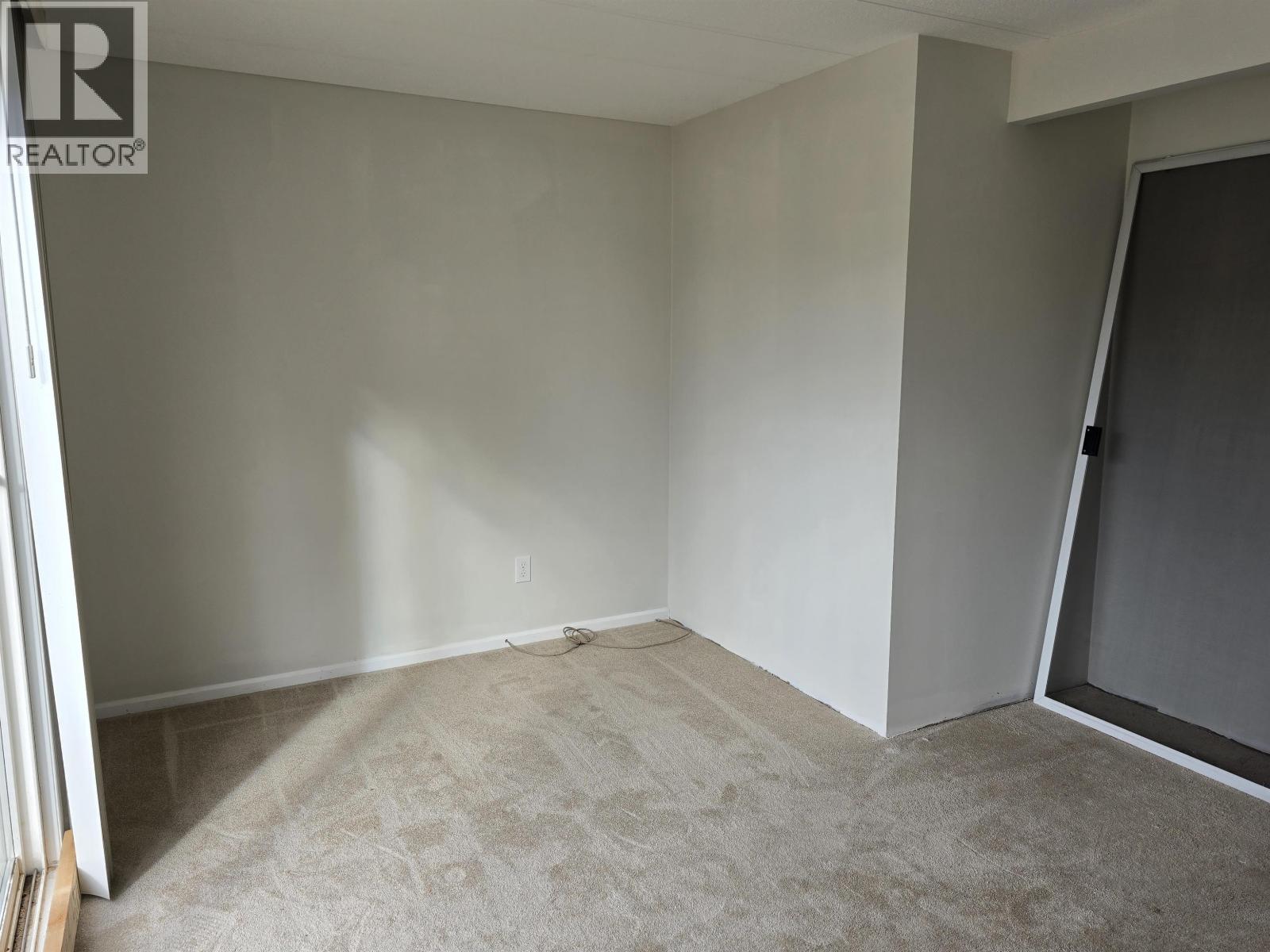 577 WILLIS STREET - 21