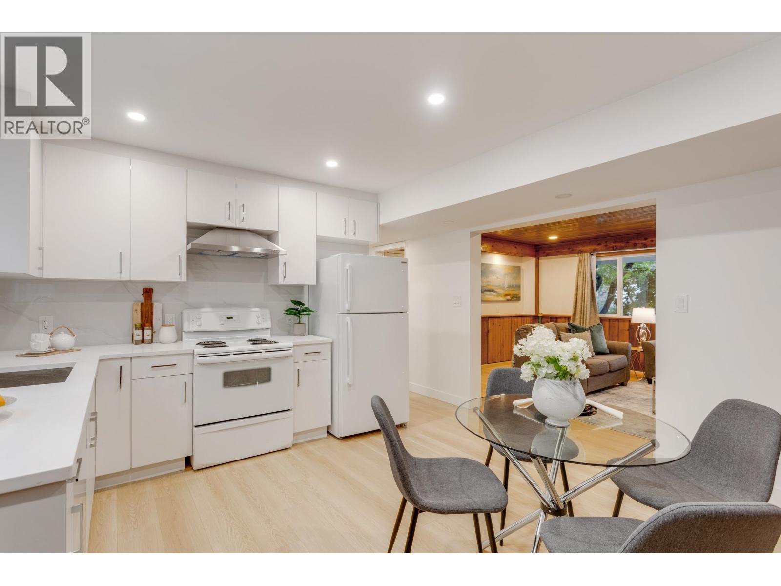 3288 HOSKINS ROAD, North Vancouver