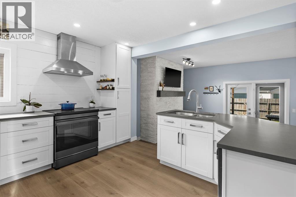 Single Family House for Sale in  Riverside Way SE Riverbend Calgary 