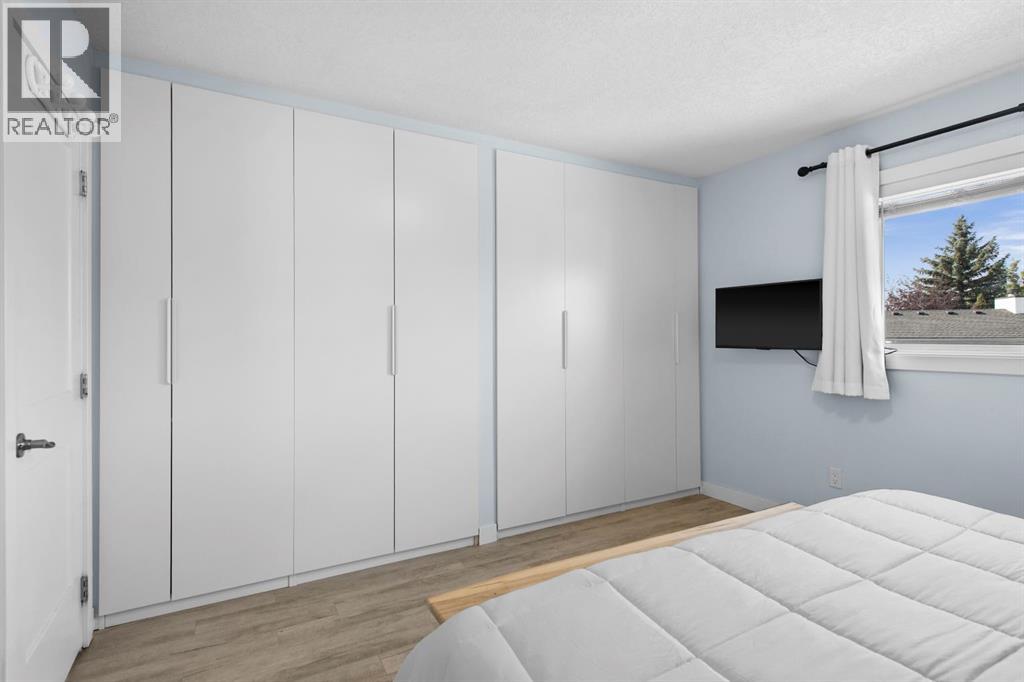 Single Family House for Sale in  Riverside Way SE Riverbend Calgary 