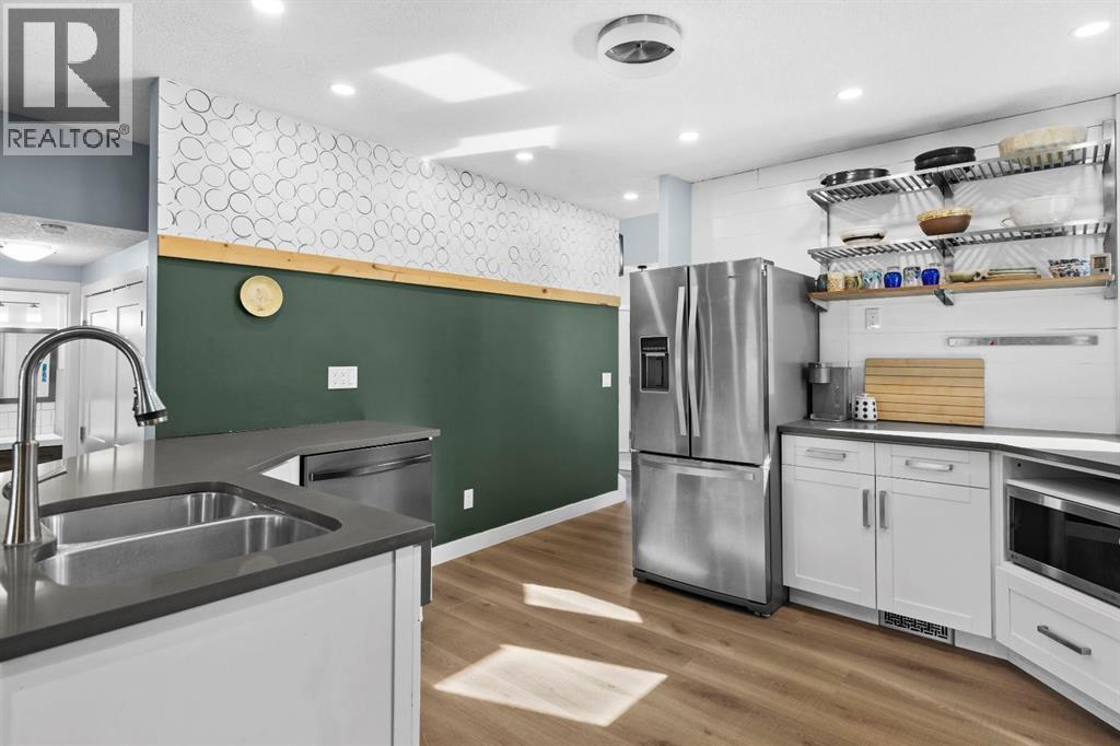 Single Family House for Sale in  Riverside Way SE Riverbend Calgary 