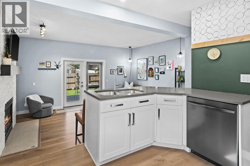 Single Family House for Sale in  Riverside Way SE Riverbend Calgary 