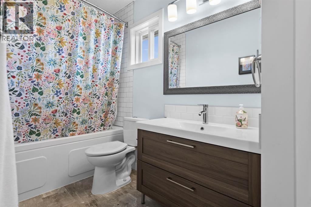 Single Family House for Sale in  Riverside Way SE Riverbend Calgary 