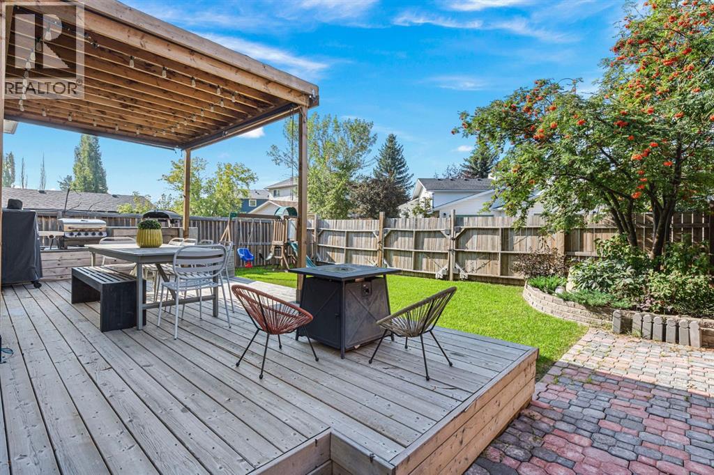 Single Family House for Sale in  Riverside Way SE Riverbend Calgary 