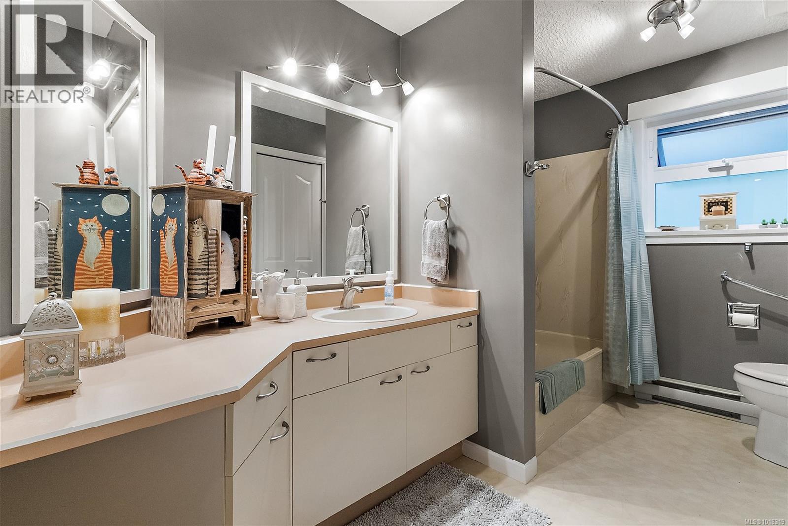 1602 Mayneview Terr, North Saanich