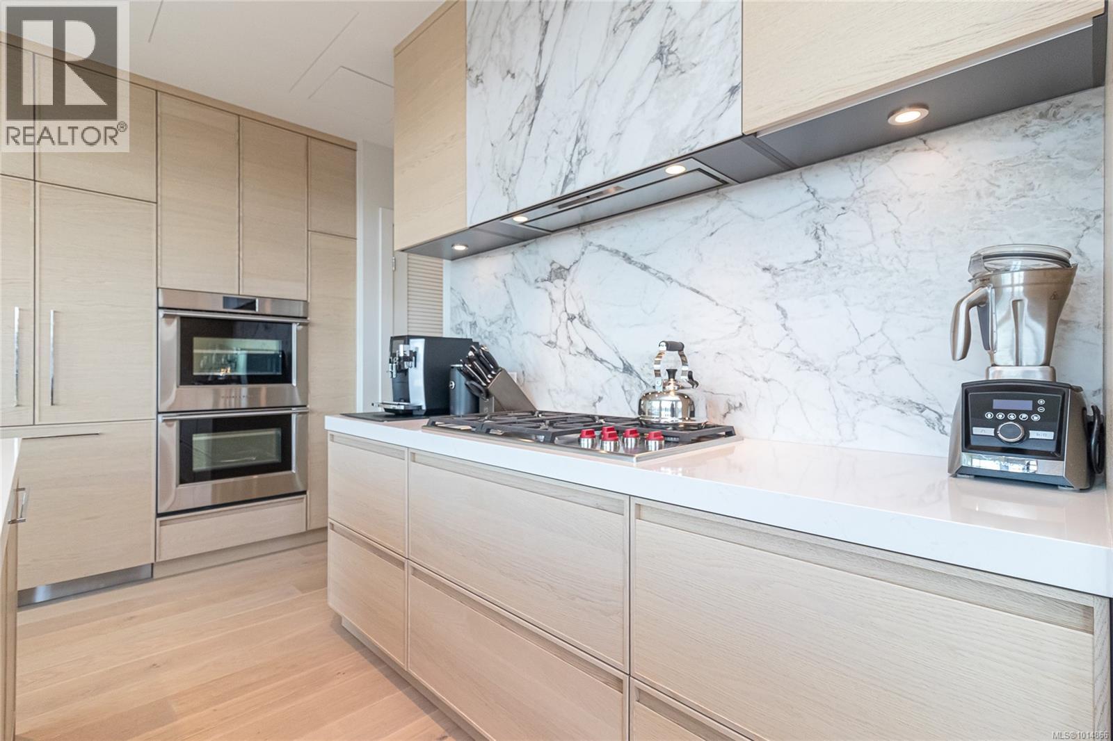 405 1916 Oak Bay Avenue, Victoria