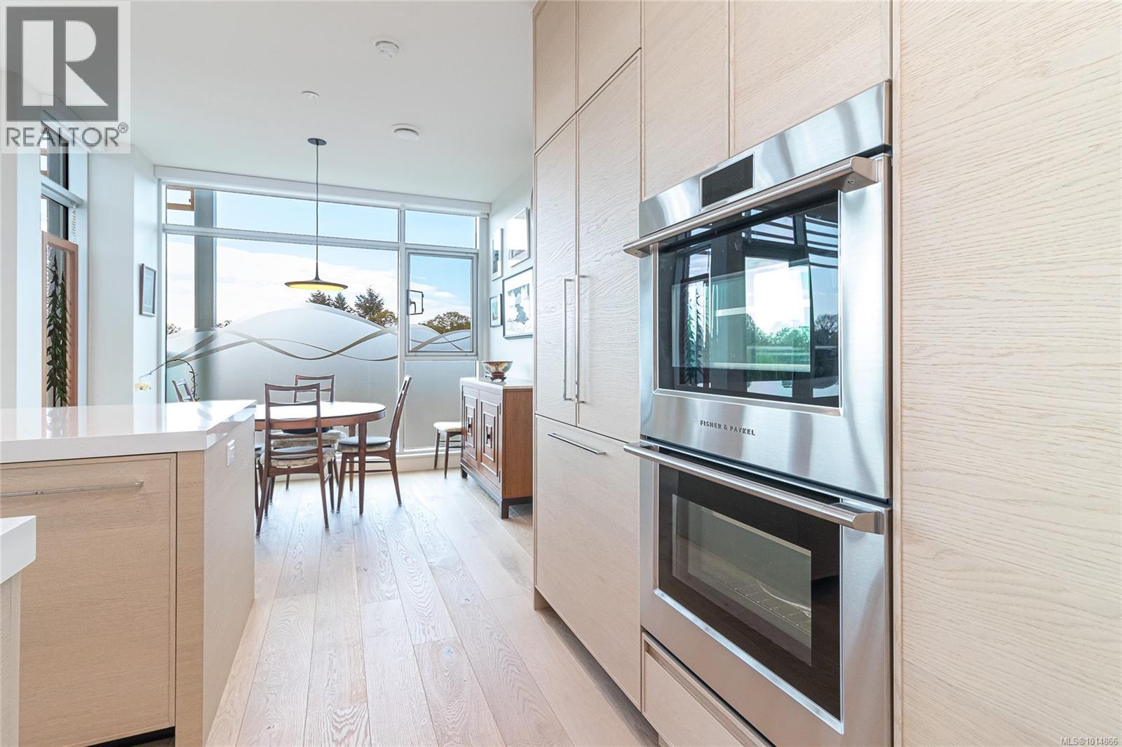 405 1916 Oak Bay Avenue, Victoria