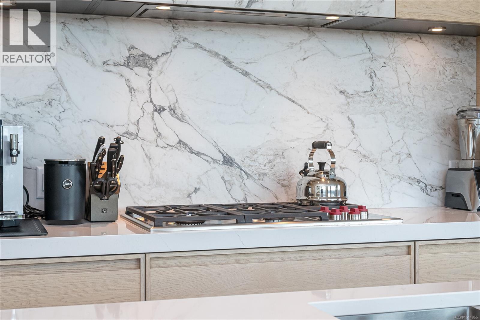 405 1916 Oak Bay Avenue, Victoria