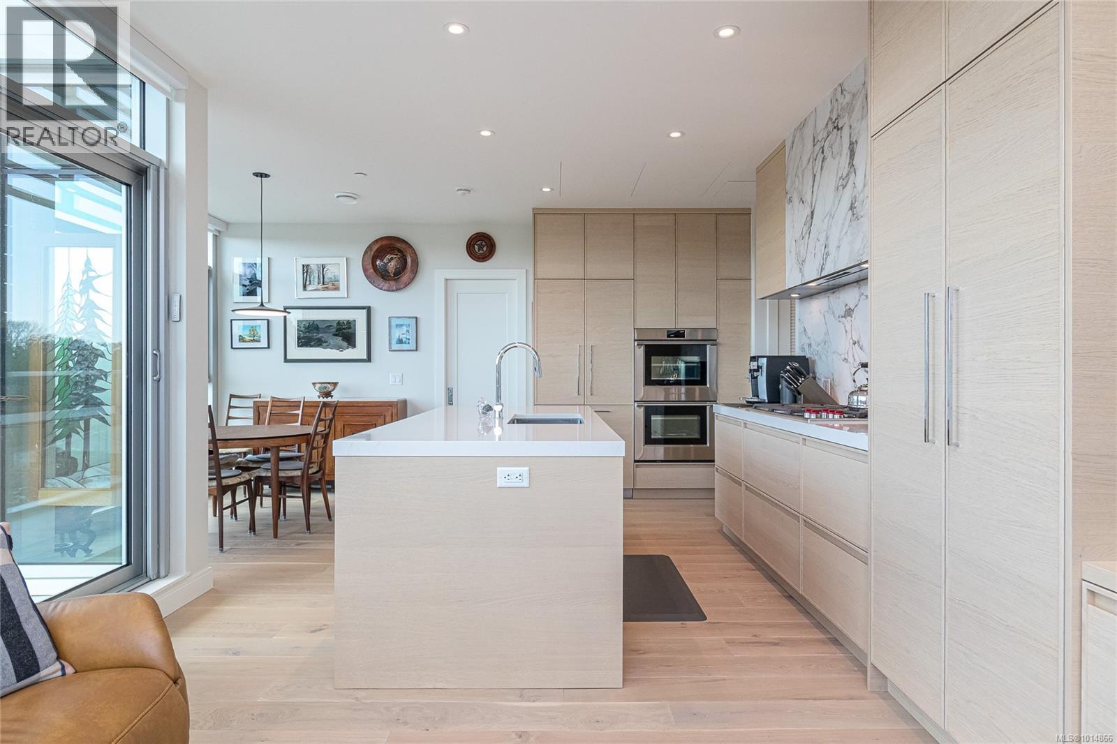 405 1916 Oak Bay Avenue, Victoria