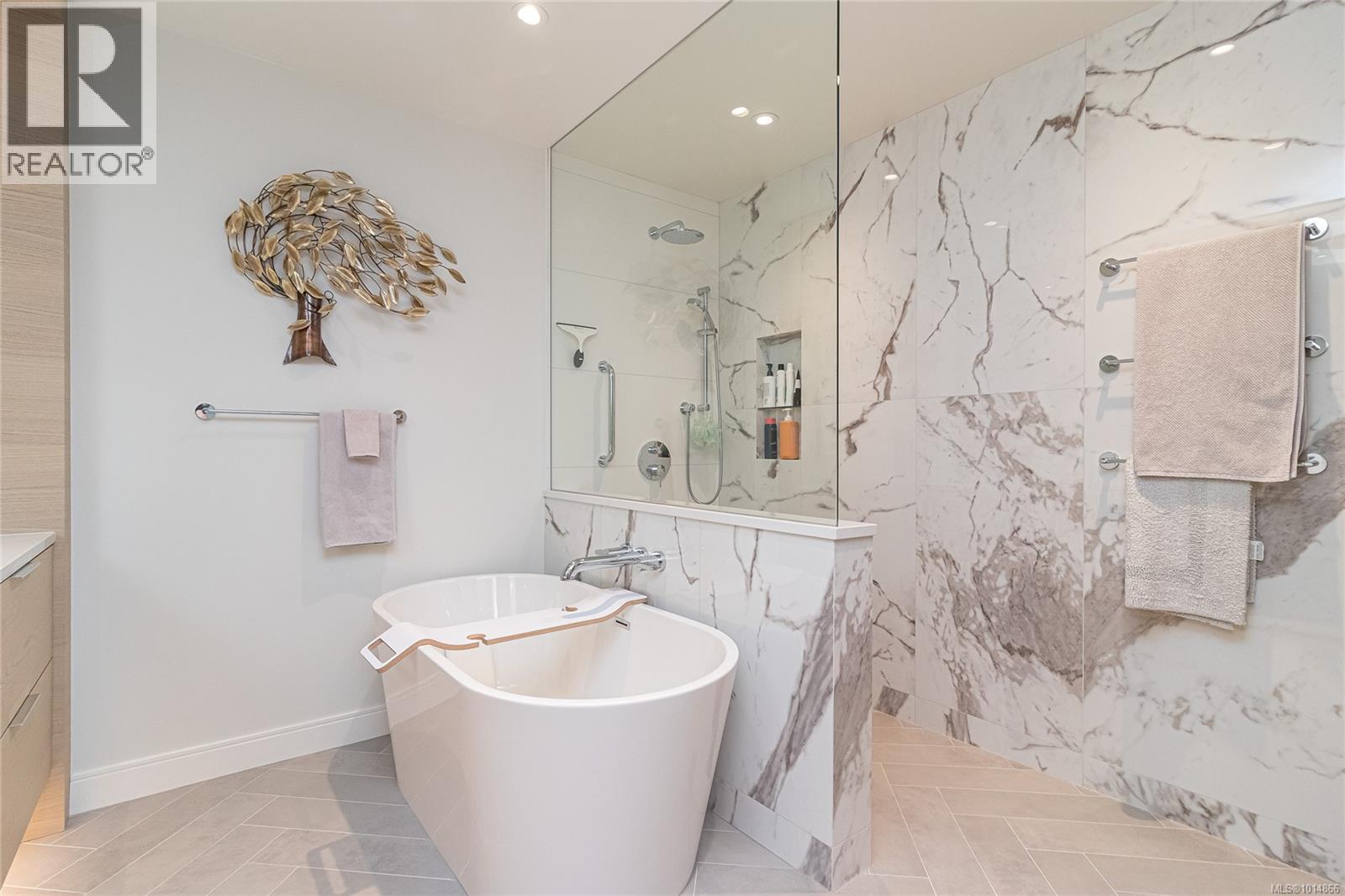 405 1916 Oak Bay Avenue, Victoria