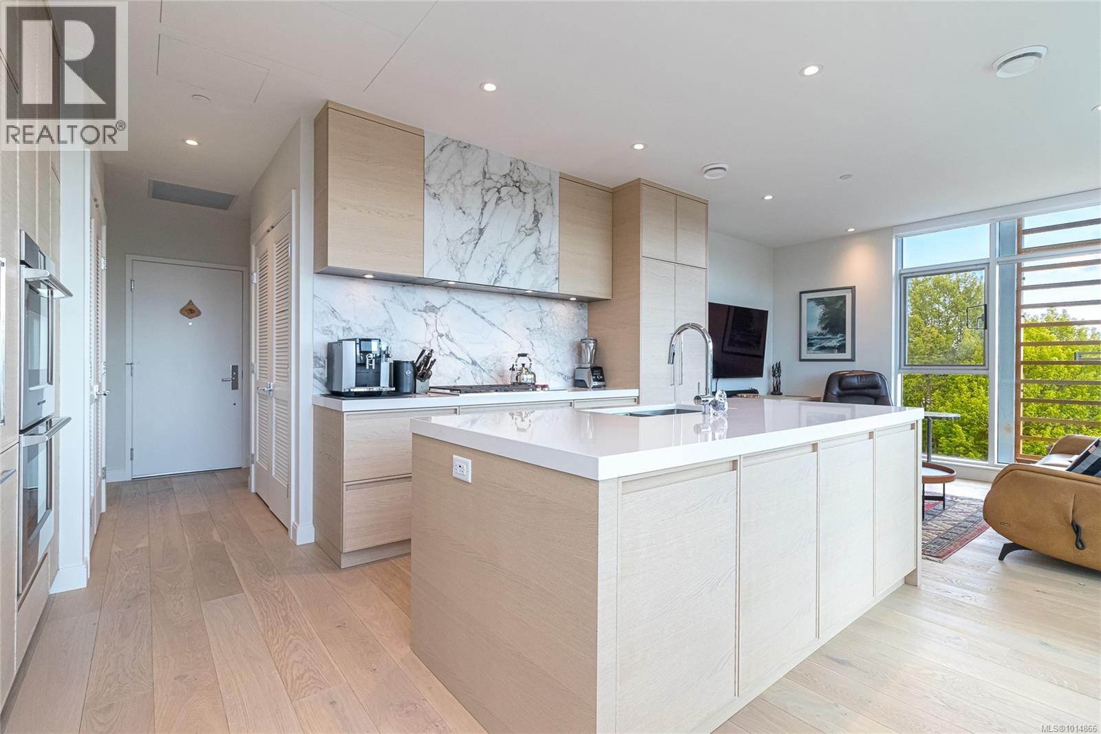 405 1916 Oak Bay Avenue, Victoria