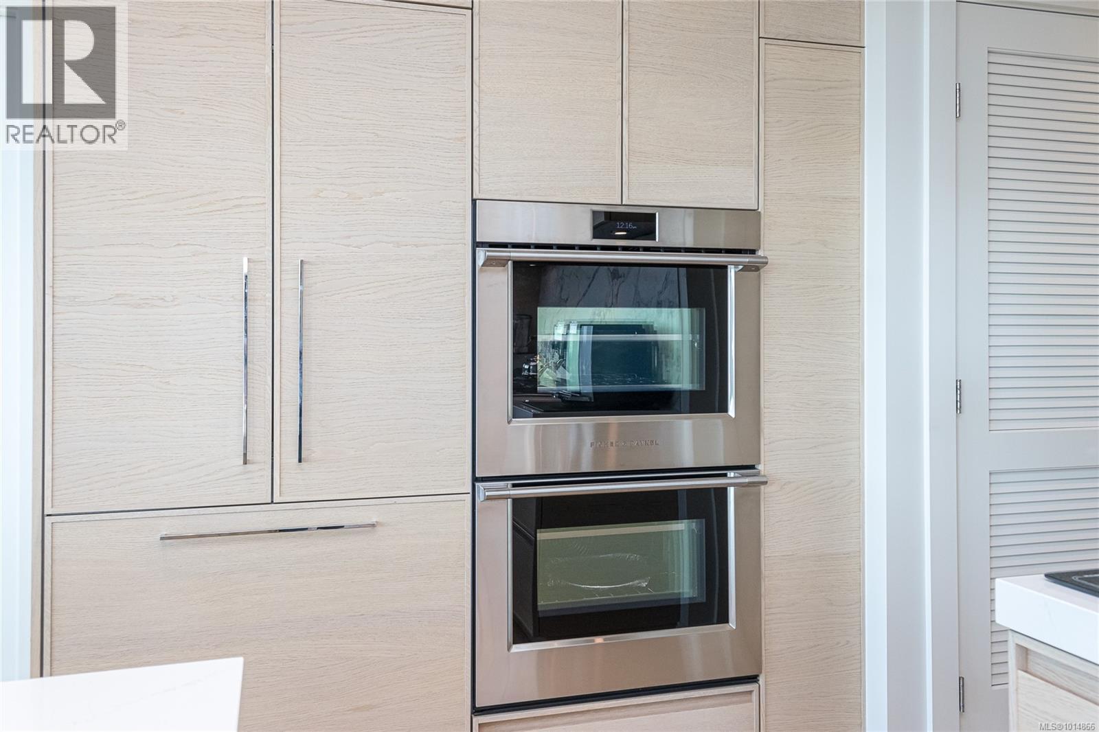 405 1916 Oak Bay Avenue, Victoria