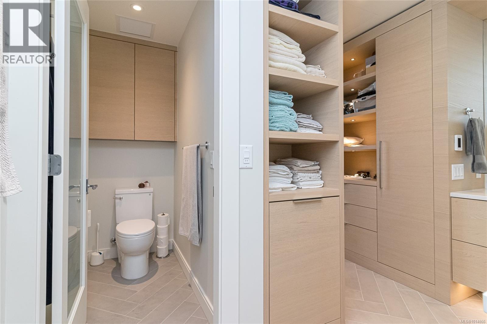 405 1916 Oak Bay Avenue, Victoria