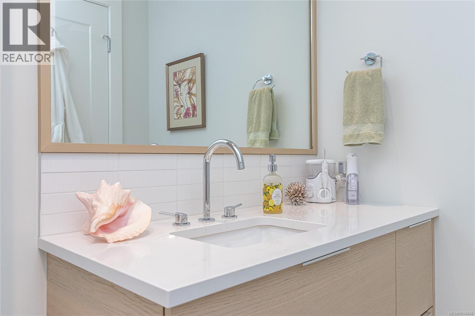 405 1916 Oak Bay Avenue, Victoria