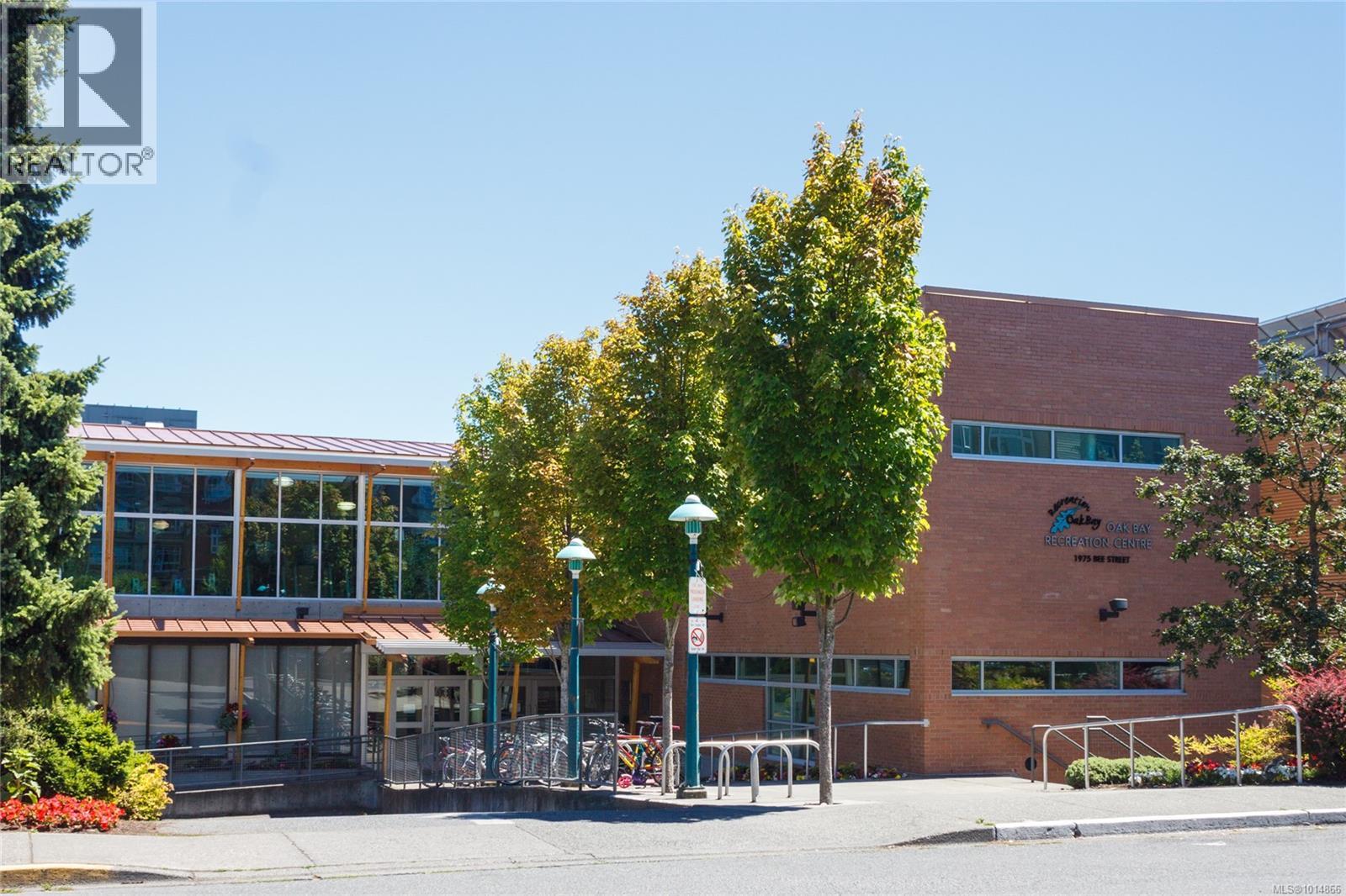 405 1916 Oak Bay Avenue, Victoria