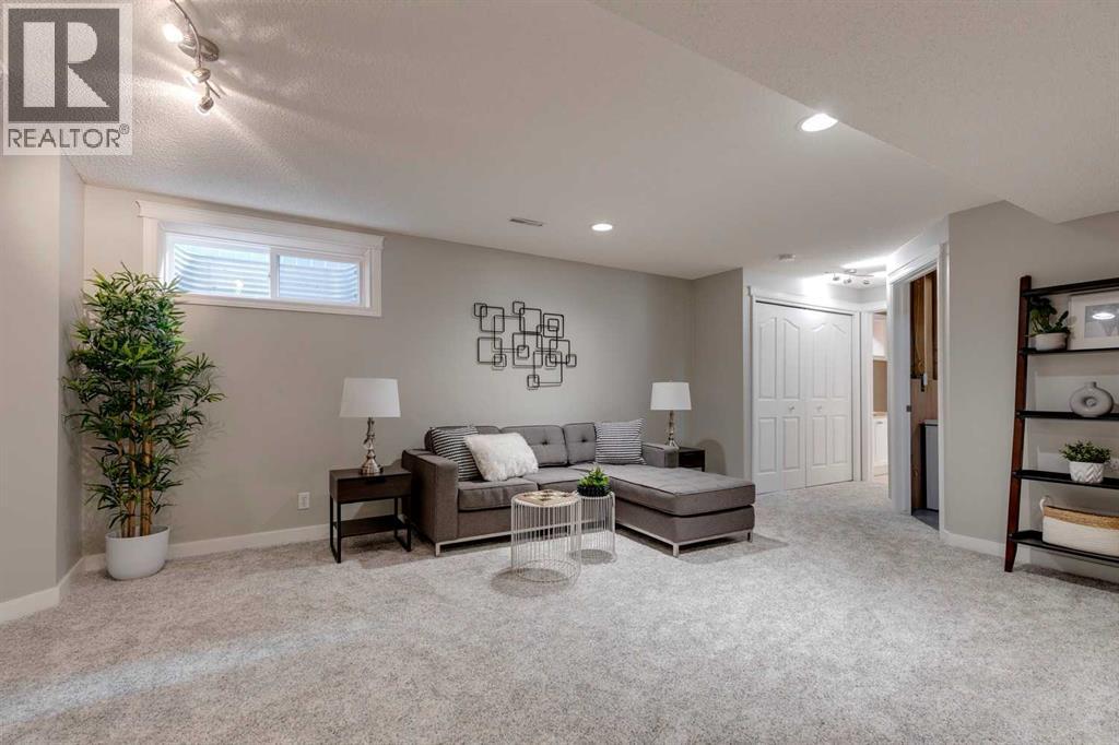 Single Family House for Sale in    Street SW Richmond Calgary 