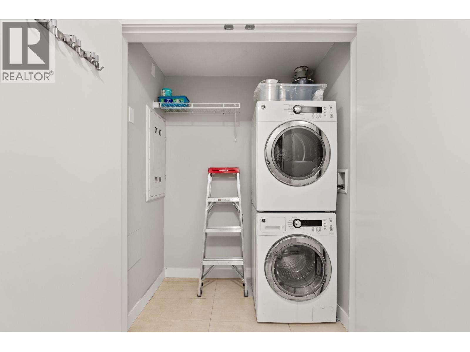 207 111 E 3RD STREET, North Vancouver