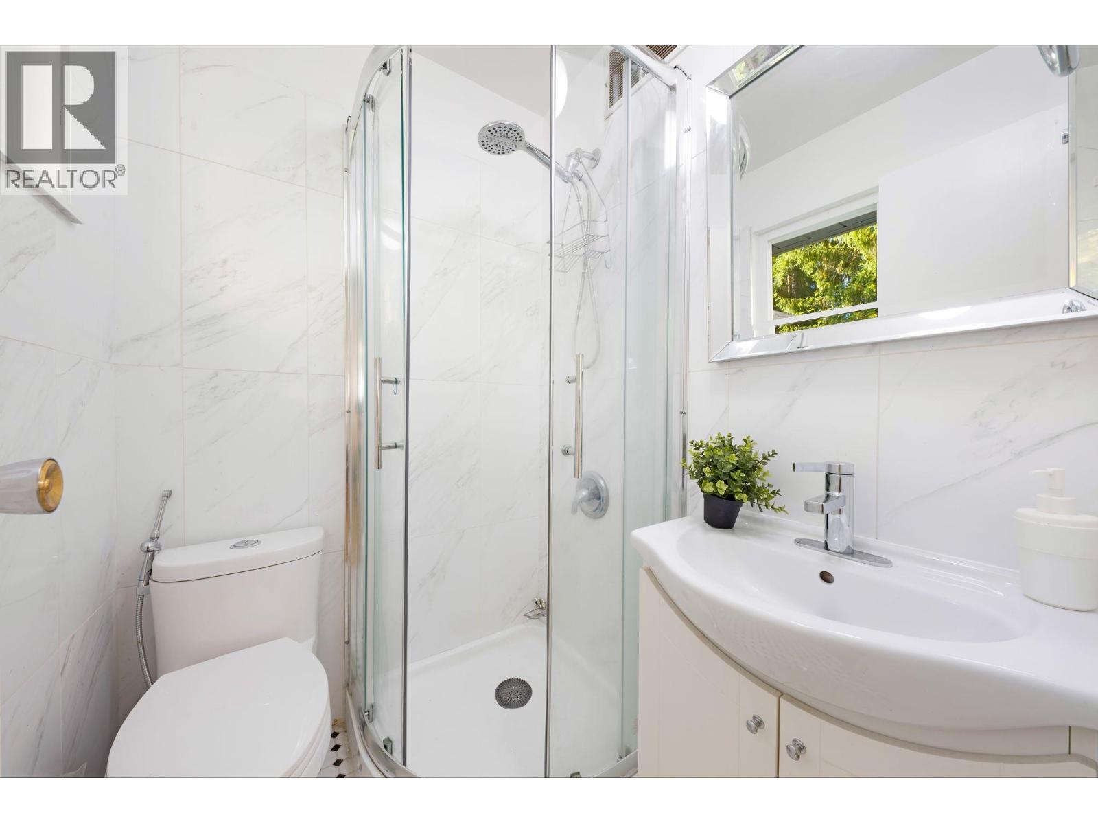 3870 RICHMOND STREET, Port Coquitlam