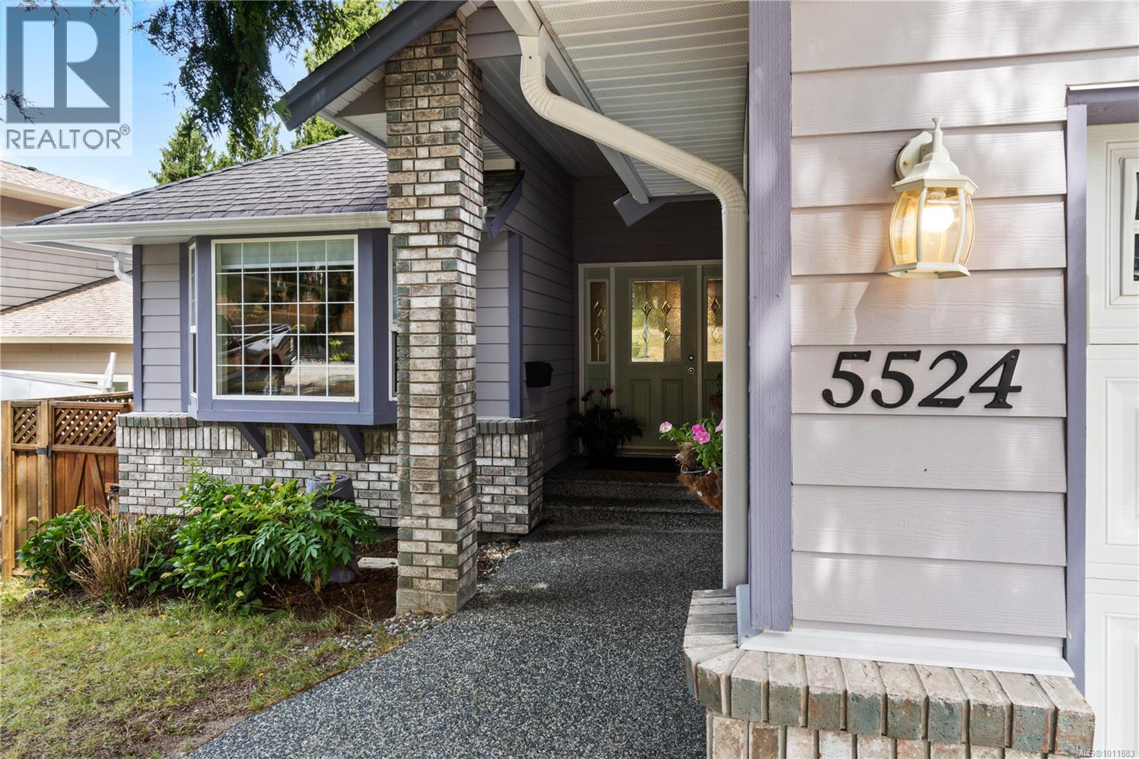 5524 Avro Way, Nanaimo