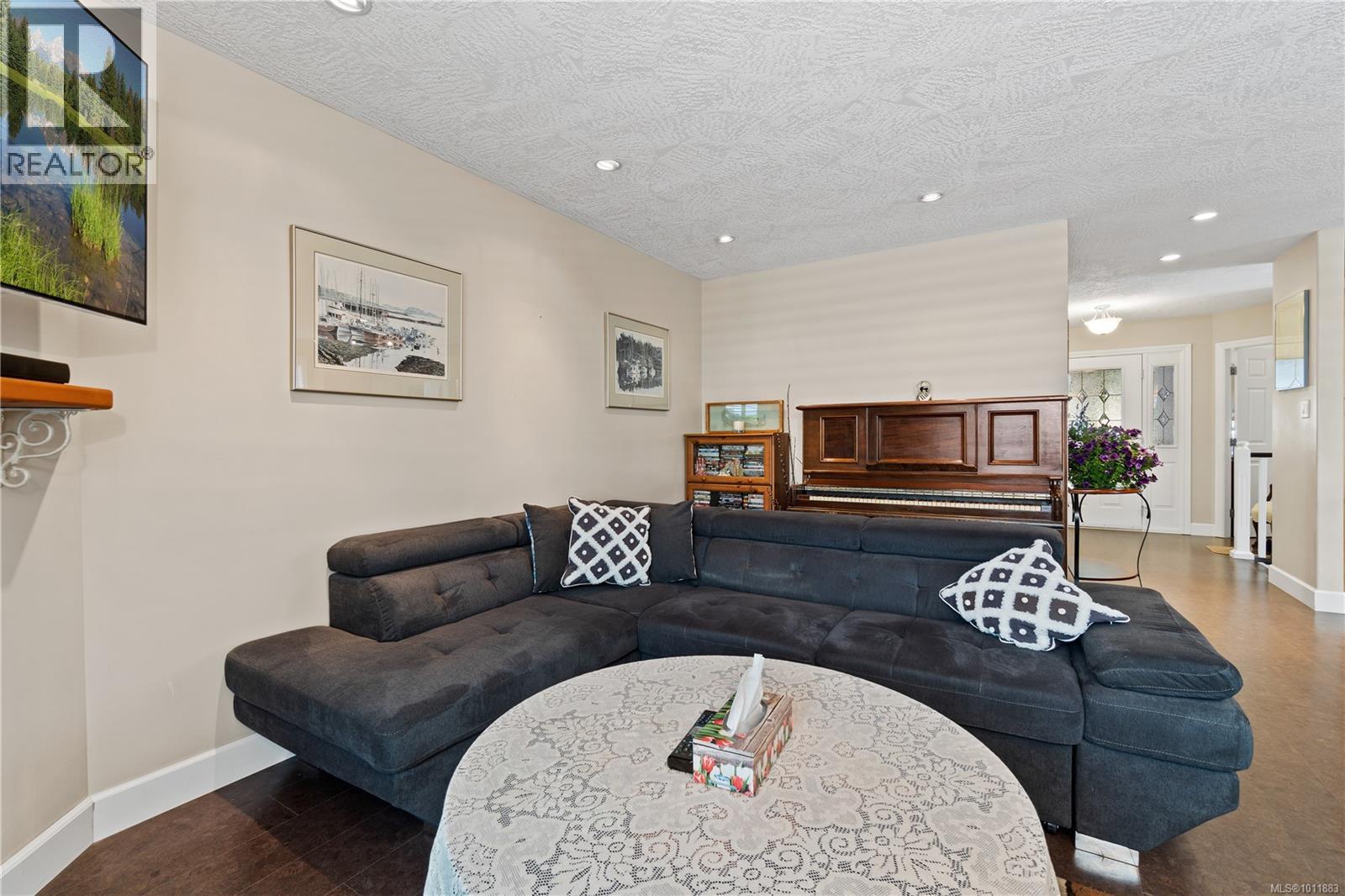 5524 Avro Way, Nanaimo