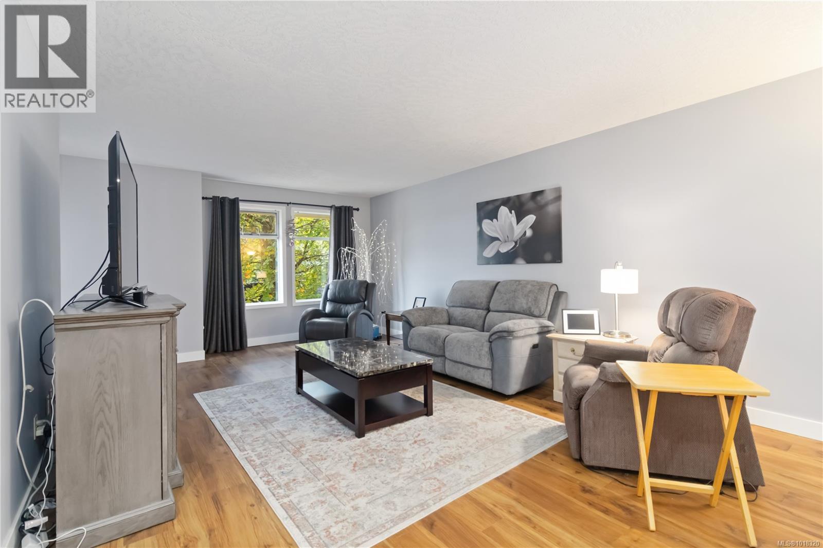 201 2311 Mills Rd, Sidney