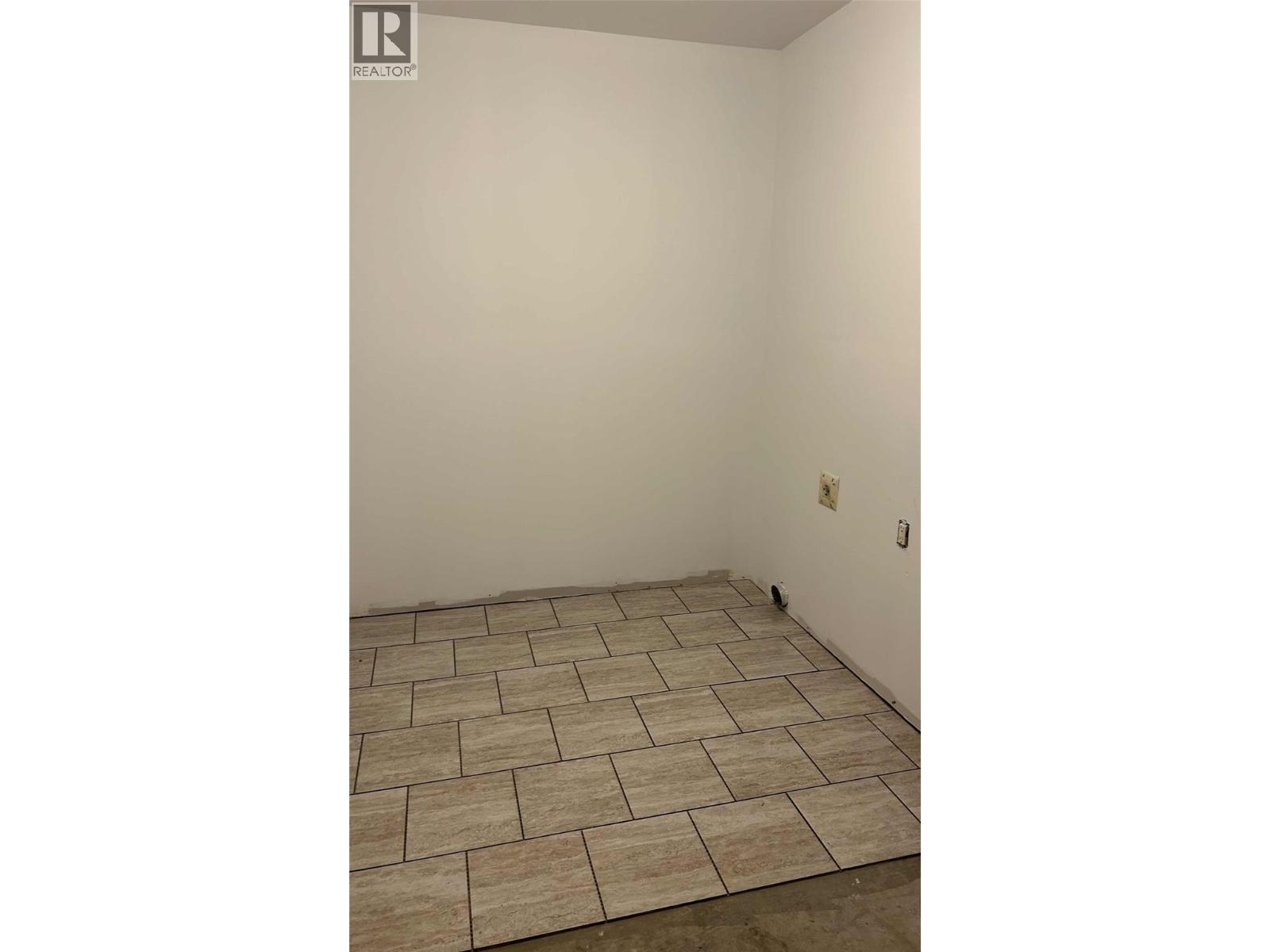 7487 & 7491 Crowfoot Drive, Anglemont