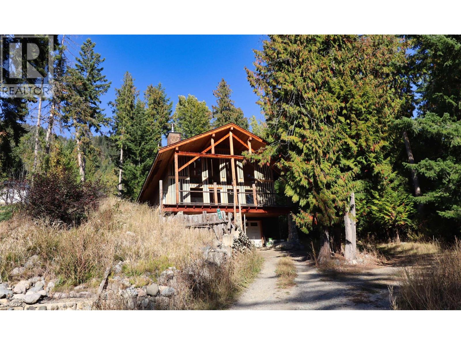 7487 & 7491 Crowfoot Drive, Anglemont