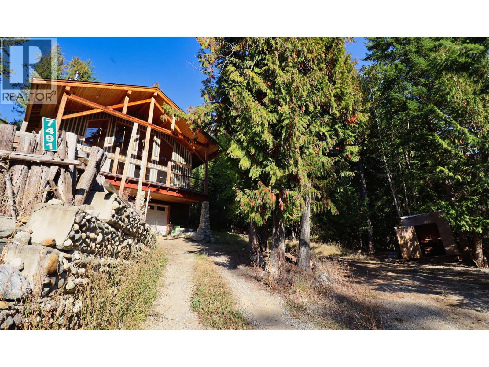 7487 & 7491 Crowfoot Drive, Anglemont