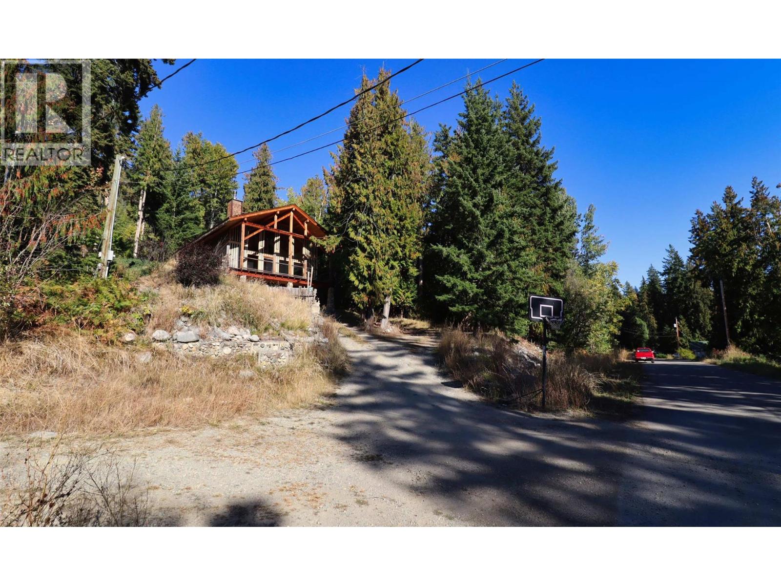 7487 & 7491 Crowfoot Drive, Anglemont