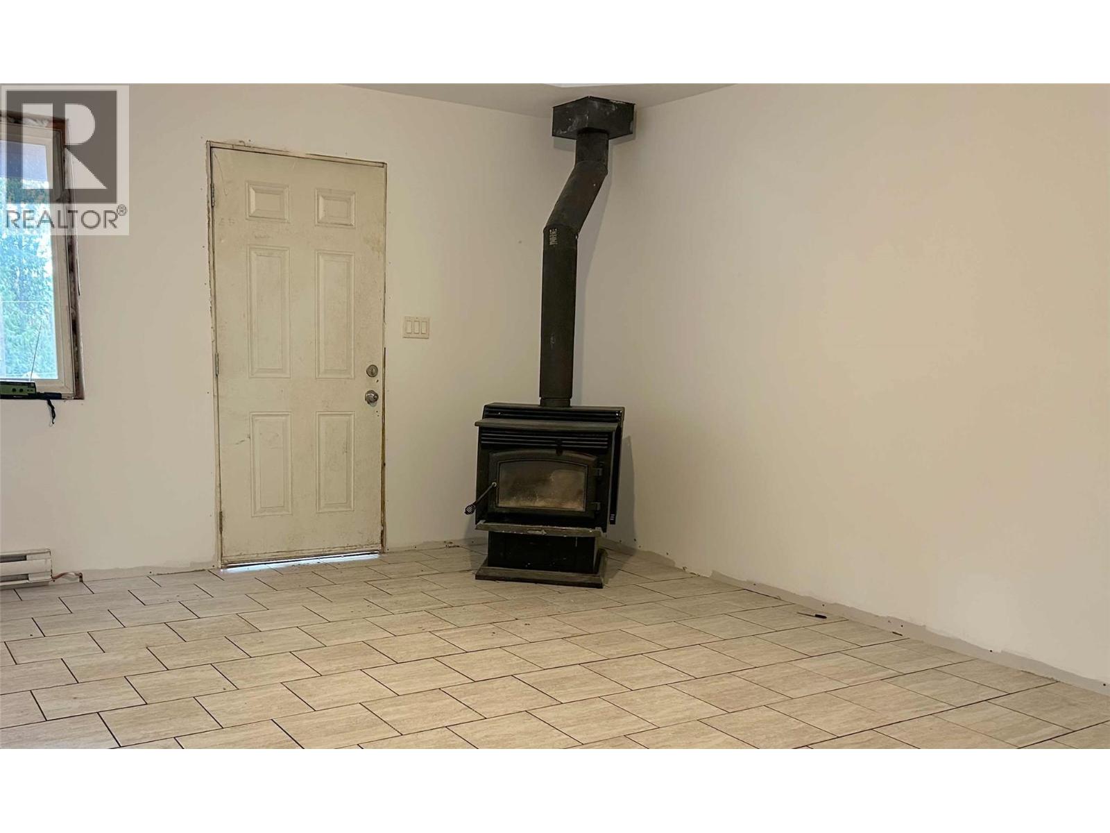 7487 & 7491 Crowfoot Drive, Anglemont