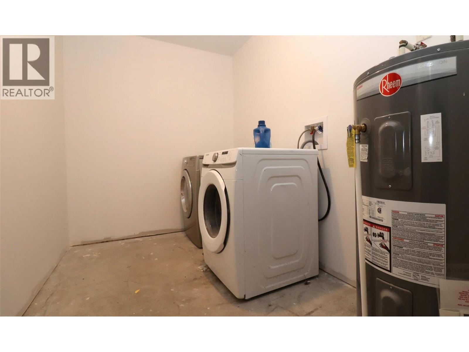 7487 & 7491 Crowfoot Drive, Anglemont