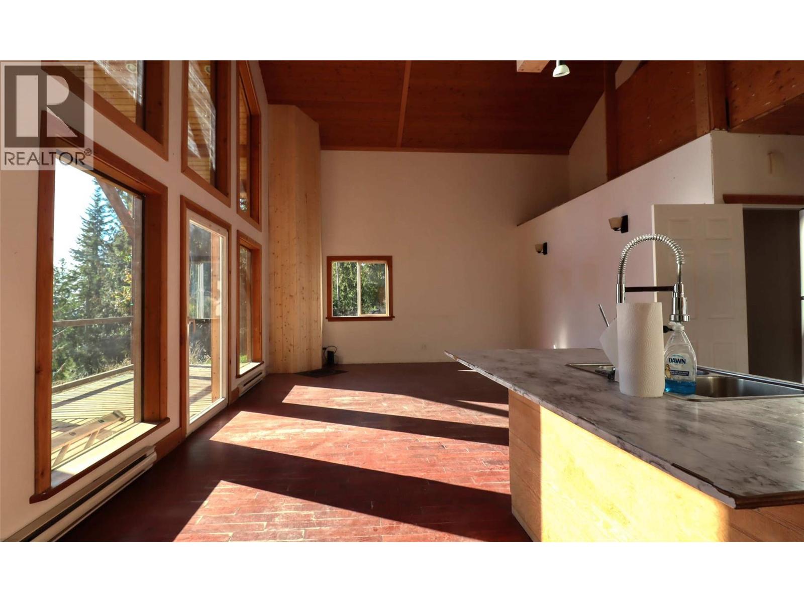 7487 & 7491 Crowfoot Drive, Anglemont